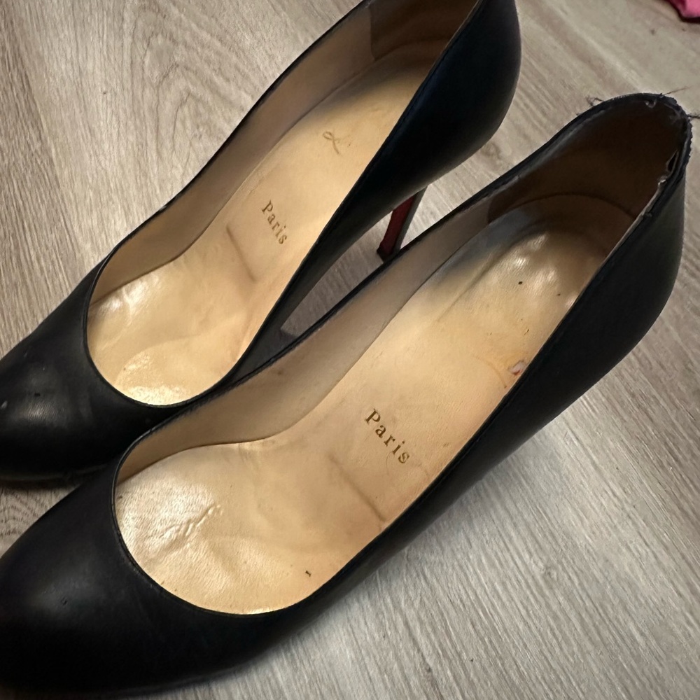 Louboutin black simple heels size 40